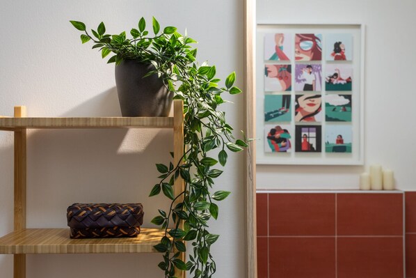 Economy Studio | Bathroom | Shower, free toiletries, hair dryer, bidet - Rosso E Blu Di San Salvario By Wonderful Italy (Turin)