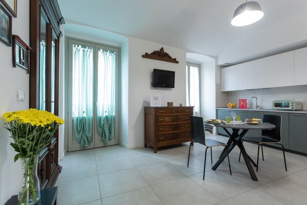 Economy Studio | Dining room