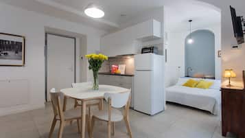 Basic Studio | Living area | 35-inch TV with digital channels