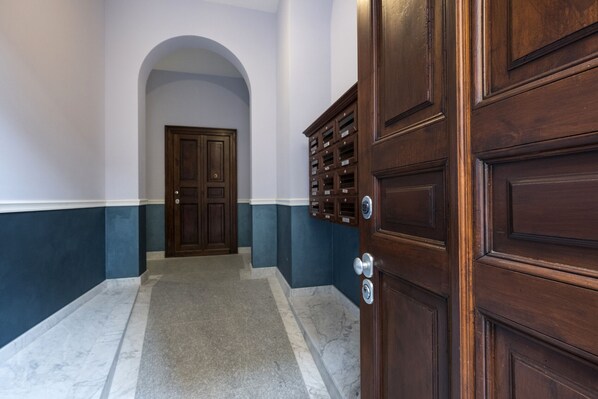 A hallway with a double door, a mailbox, and a marble floor. - San Salvario Apartments By Wonderful Italy (Turin)