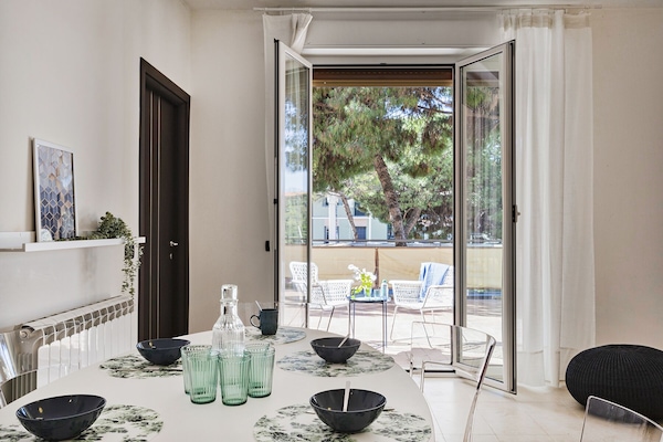Basic Apartment | Dining room