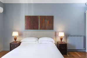 2 habitaciones, escritorio y espacio para trabajar con laptop 