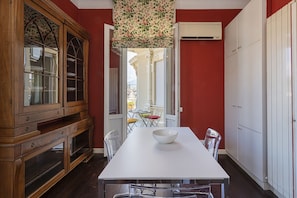 Appartement | Repas dans la chambre
