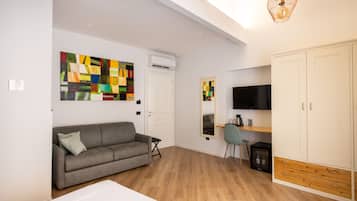 Room | In-room safe, soundproofing, free WiFi, bed sheets