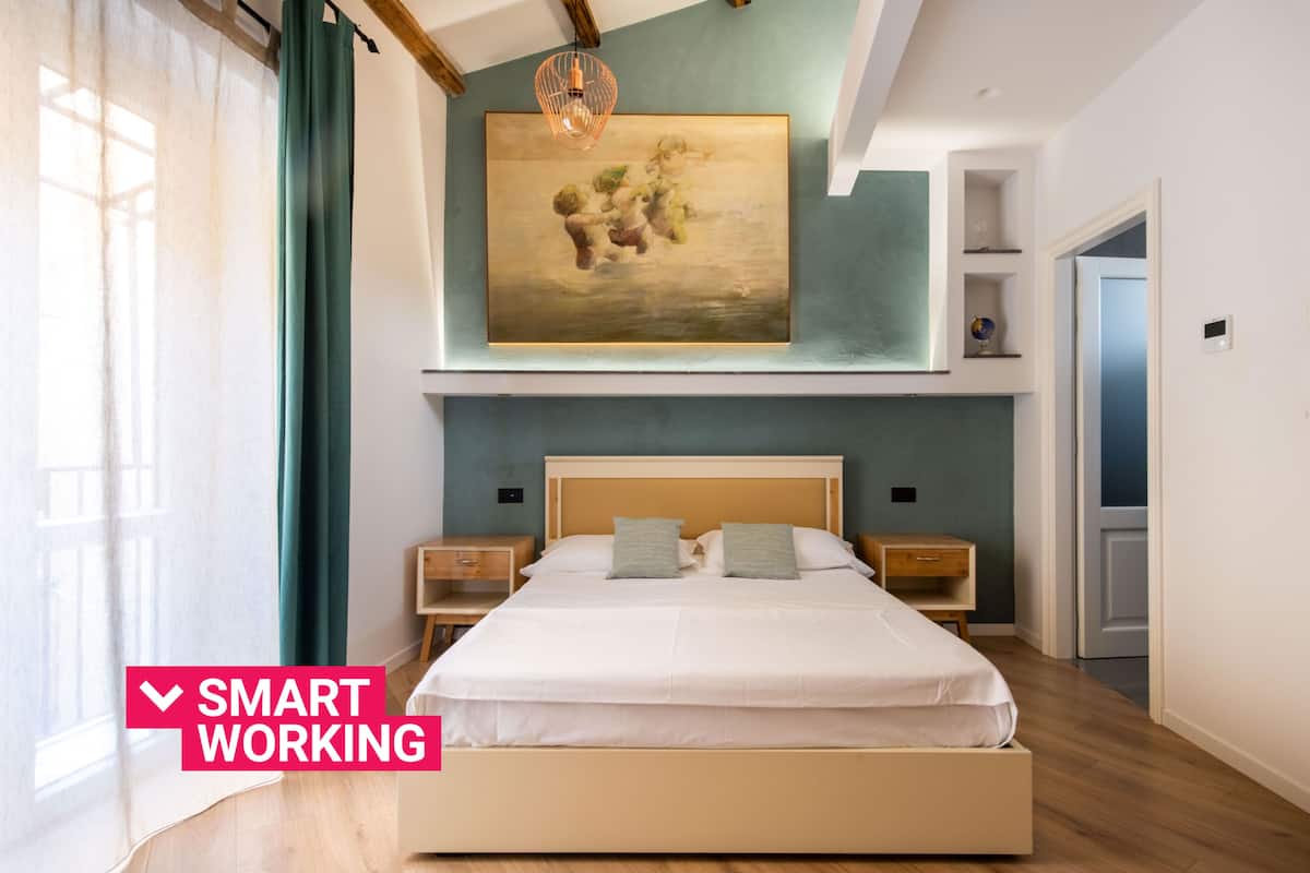 In-room safe, soundproofing, free WiFi, bed sheets