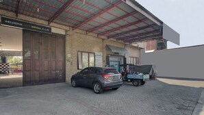 A building with a sign reading "Welcome Auto Bridal Club." - Capital O 3198 Sukomanunggal Inn (Surabaya)