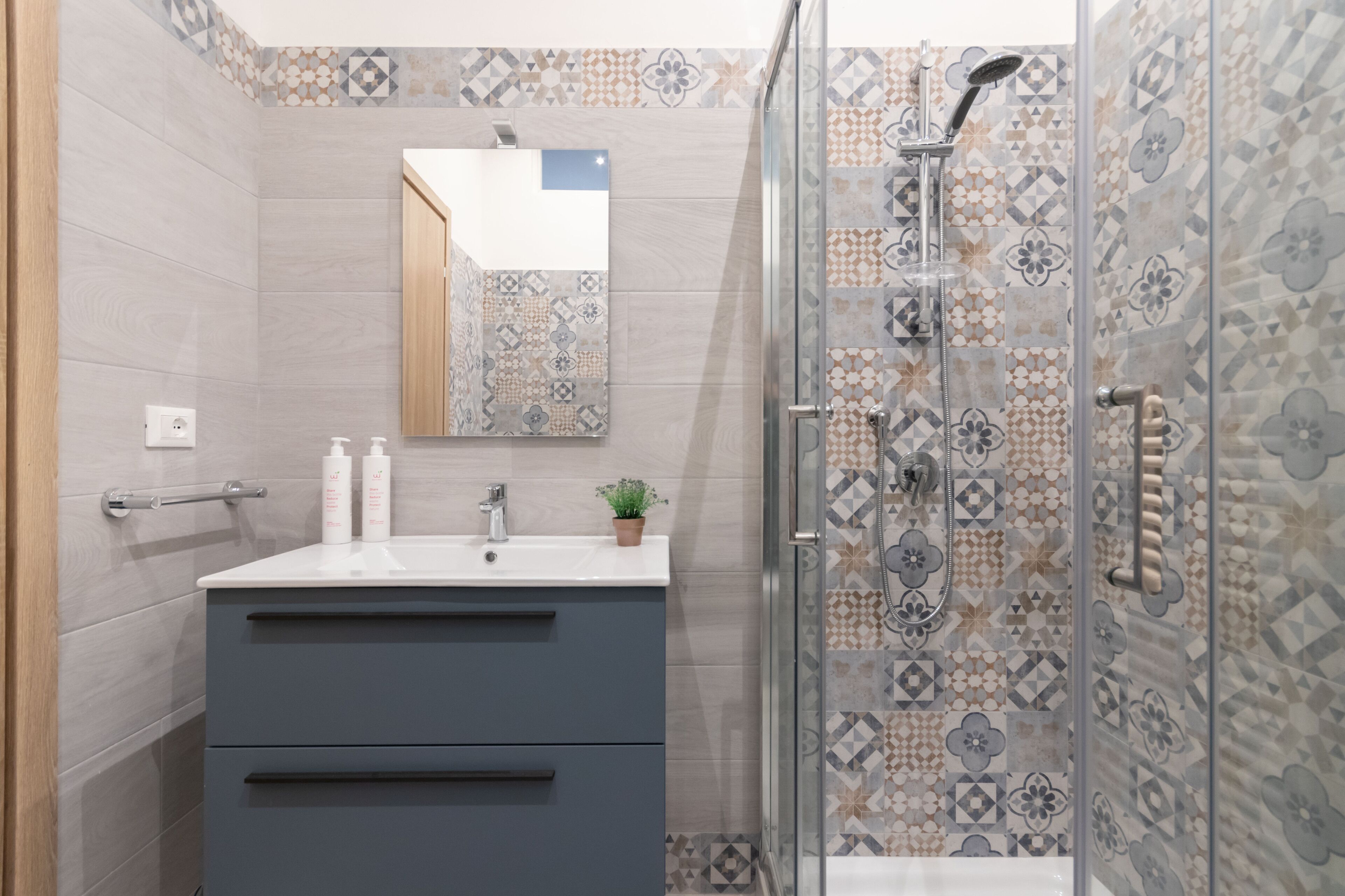 Appartamento | Bagno | Doccia, set di cortesia gratuito, asciugacapelli, bidet