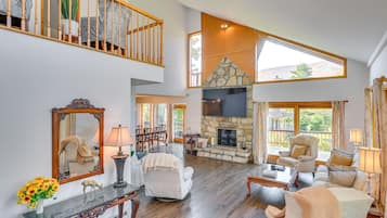 TV, fireplace, DVD player, books