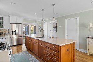 House, Multiple Beds, Kitchen, Garden View | Private kitchen | Fridge, microwave, oven, stovetop