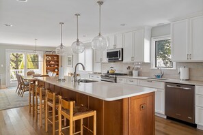 House, Multiple Beds, Kitchen, Garden View | Private kitchen | Fridge, microwave, oven, stovetop