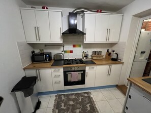 Apartment | Private kitchen - Specious 2 x Double Bedroom Flat in London E18 (London)