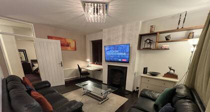 Specious 2 x Double Bedroom Flat in London E18