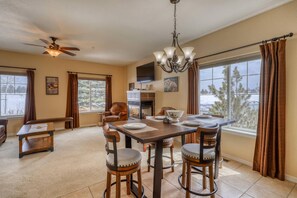 House, Multiple Beds, Fireplace, Mountain View | Dining