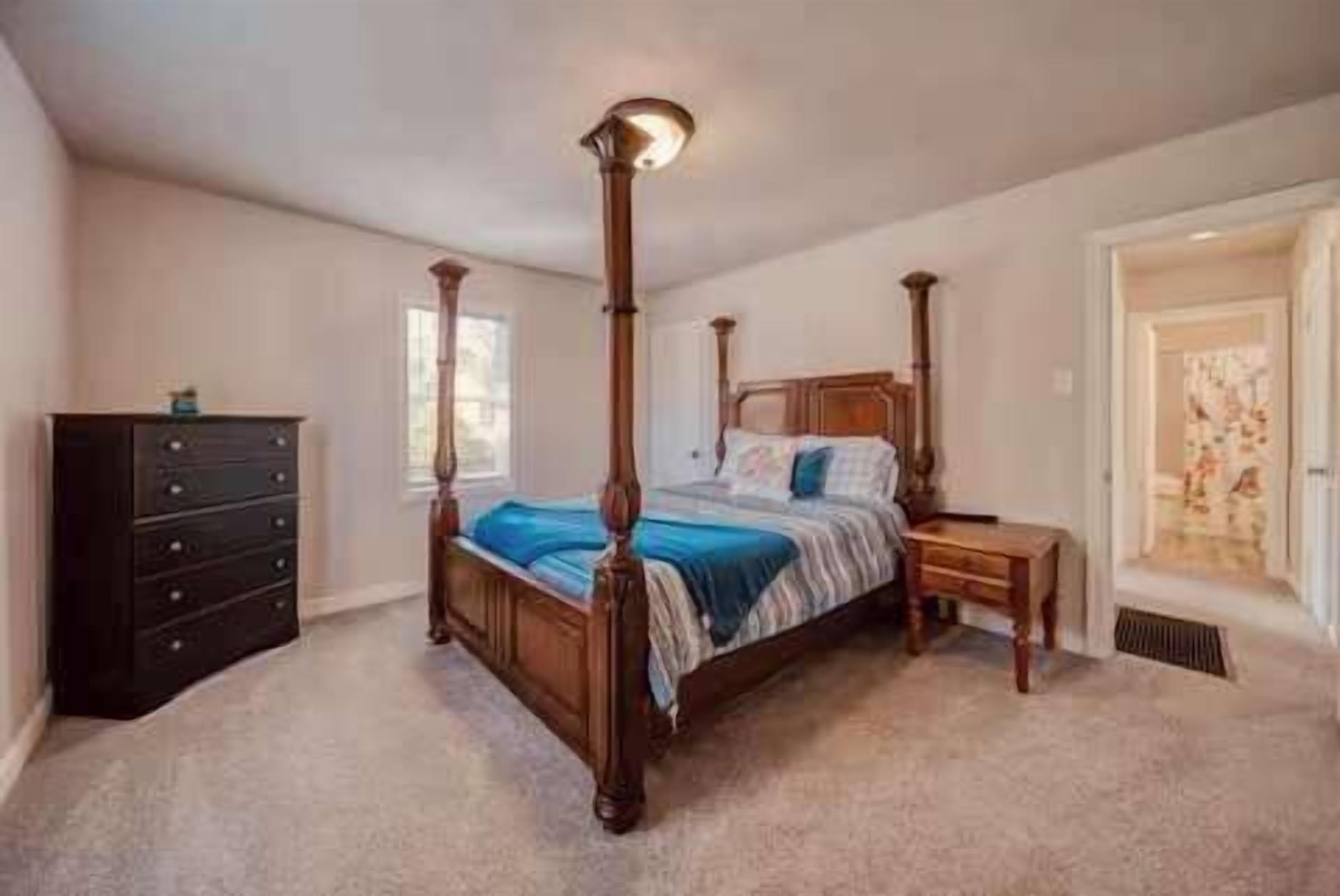 4 Schlafzimmer, Schreibtisch, Bügeleisen/Bügelbrett, Reisekinderbett