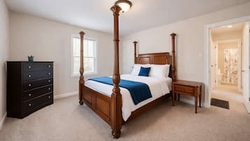 4 chambres, bureau, fer et planche à repasser, lit parapluie