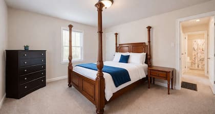 Spacious 4BR | Sleeps 8 | 5 Min to S&T & Downtown