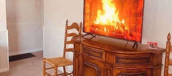 Spacious 4BR | Sleeps 8 | 5 Min to S&T & Downtown