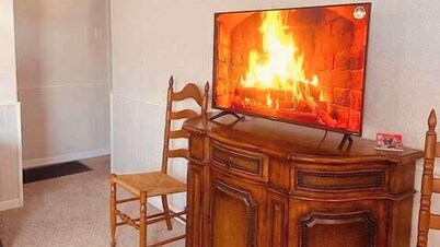 Spacious 4BR | Sleeps 8 | 5 Min to S&T & Downtown