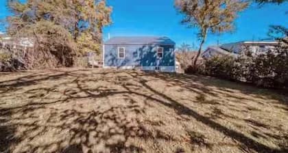 4BR, 2BA | Sleeps 8 | 5 Min to S&T & Downtown