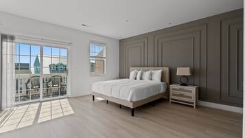 Luxury Townhome | 7 bedrooms, desk, free WiFi