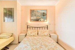 2 Schlafzimmer, Schreibtisch, Bügeleisen/Bügelbrett, kostenloses WLAN