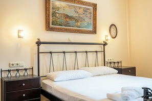 2 bedrooms, desk, iron/ironing board, free WiFi - Seaside Luxury Residence near the Airport (Nea Makri)