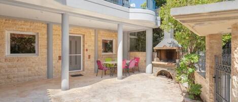 تناول الطعام بالخارج