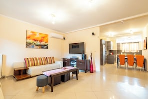 TV, stereo - Seaside Luxury Residence near the Airport (Nea Makri)