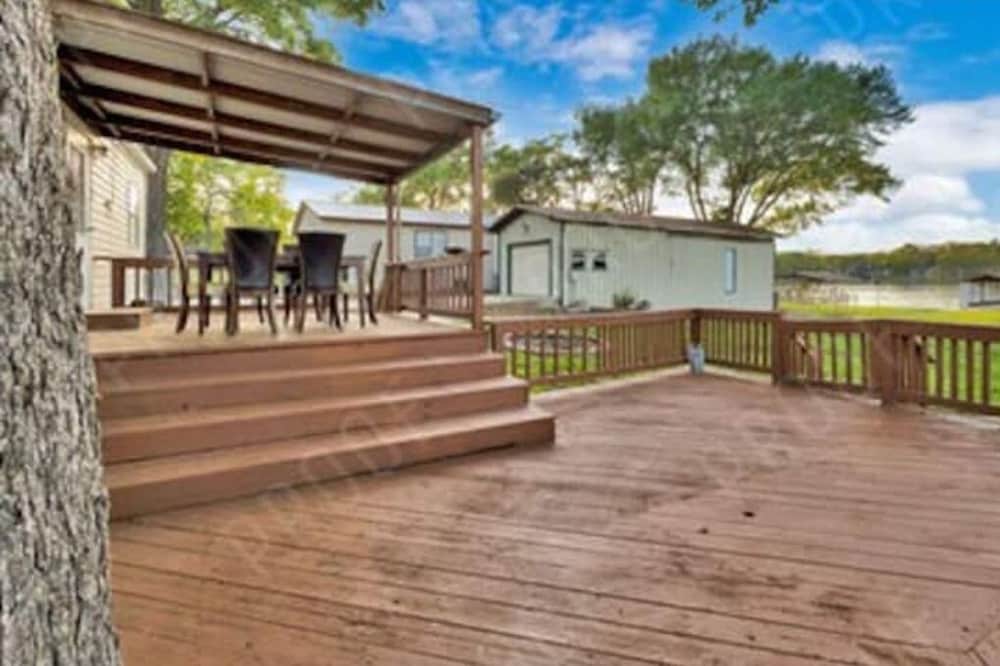 Lakefront Home Has Everything !