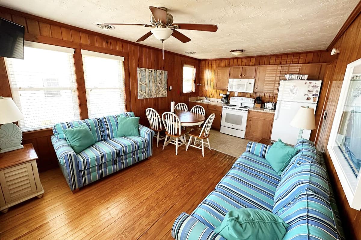 Traditional Cottage | Living area