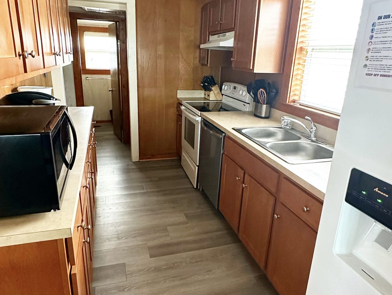 Superior Cottage | Private kitchen | Mini-fridge, microwave