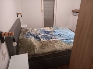 Apartment | 1 bedroom, free WiFi, bed sheets - Captivating 1-bed Apartment in Split (Split)