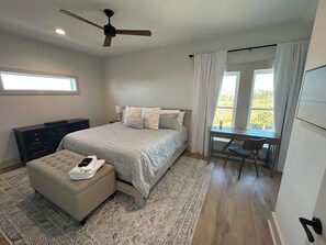 6 bedrooms, iron/ironing board, travel crib, WiFi - The Barracuda - Cape San Blas (Port Saint Joe)