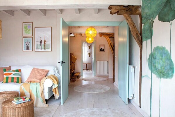 6 dormitorios, caja fuerte, tabla de planchar con plancha