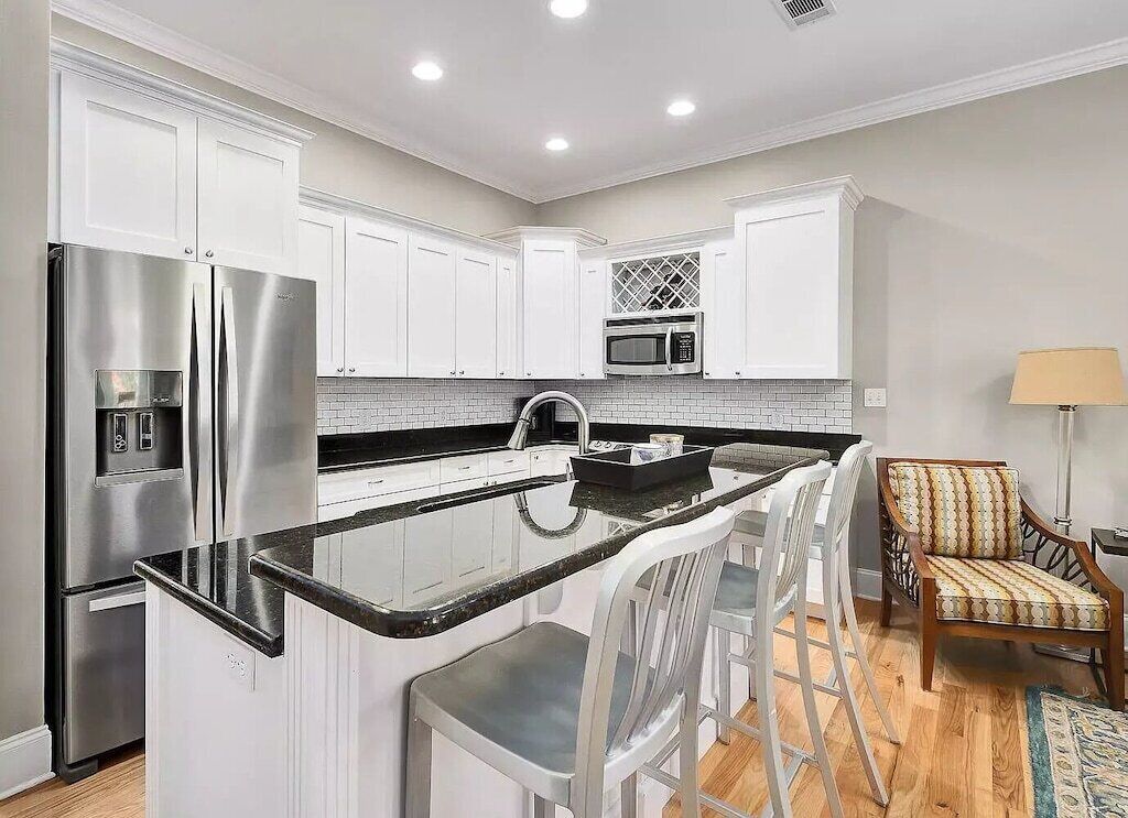 Ocean views, heated pool, 200 steps 2 beach/dining/shops