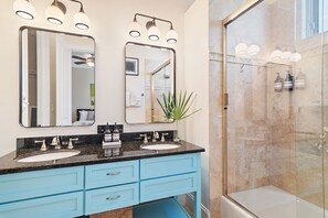 Bathtub, hair dryer, towels - 30A, 300ft to beach, pool, pingpong, foosball, GulfPlace, ocean views! (Santa Rosa Beach)
