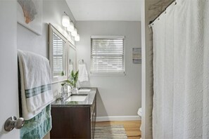 Shower - New 3 bedroom, close to Siesta (Sarasota)
