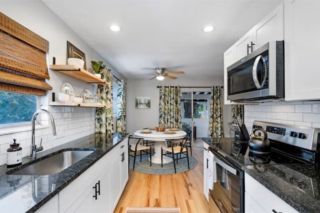 New 3 bedroom, close to Siesta