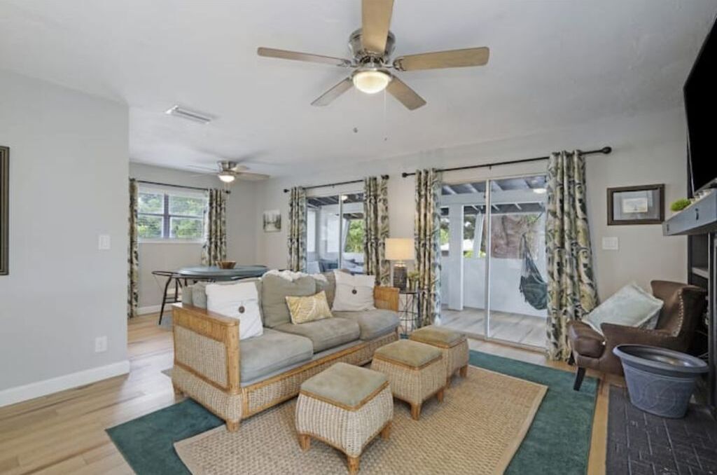 New 3 bedroom, close to Siesta