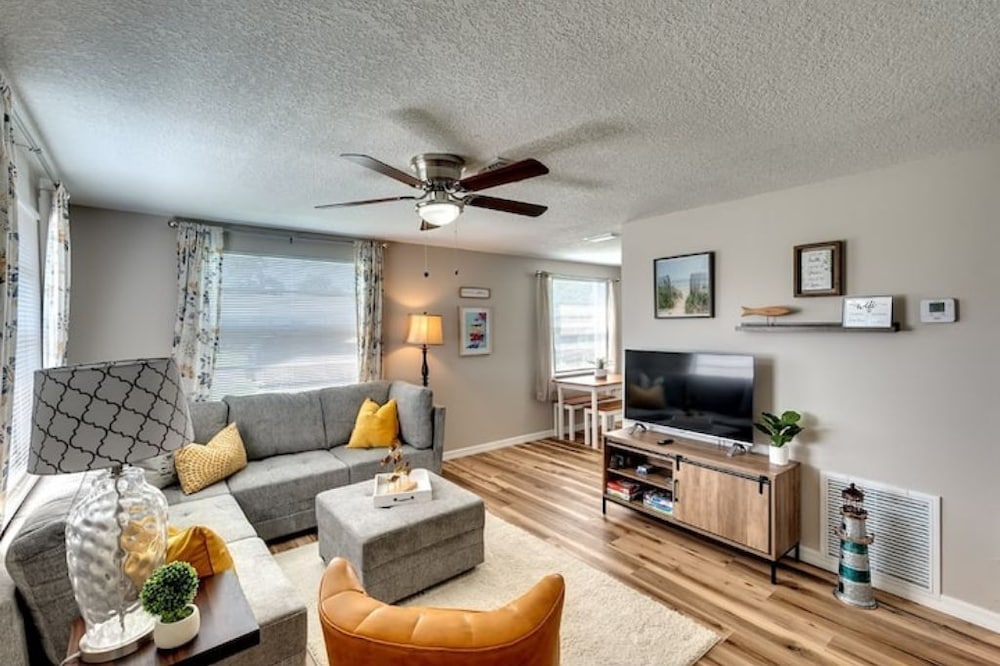 Newly renovated Bradenton bungalow