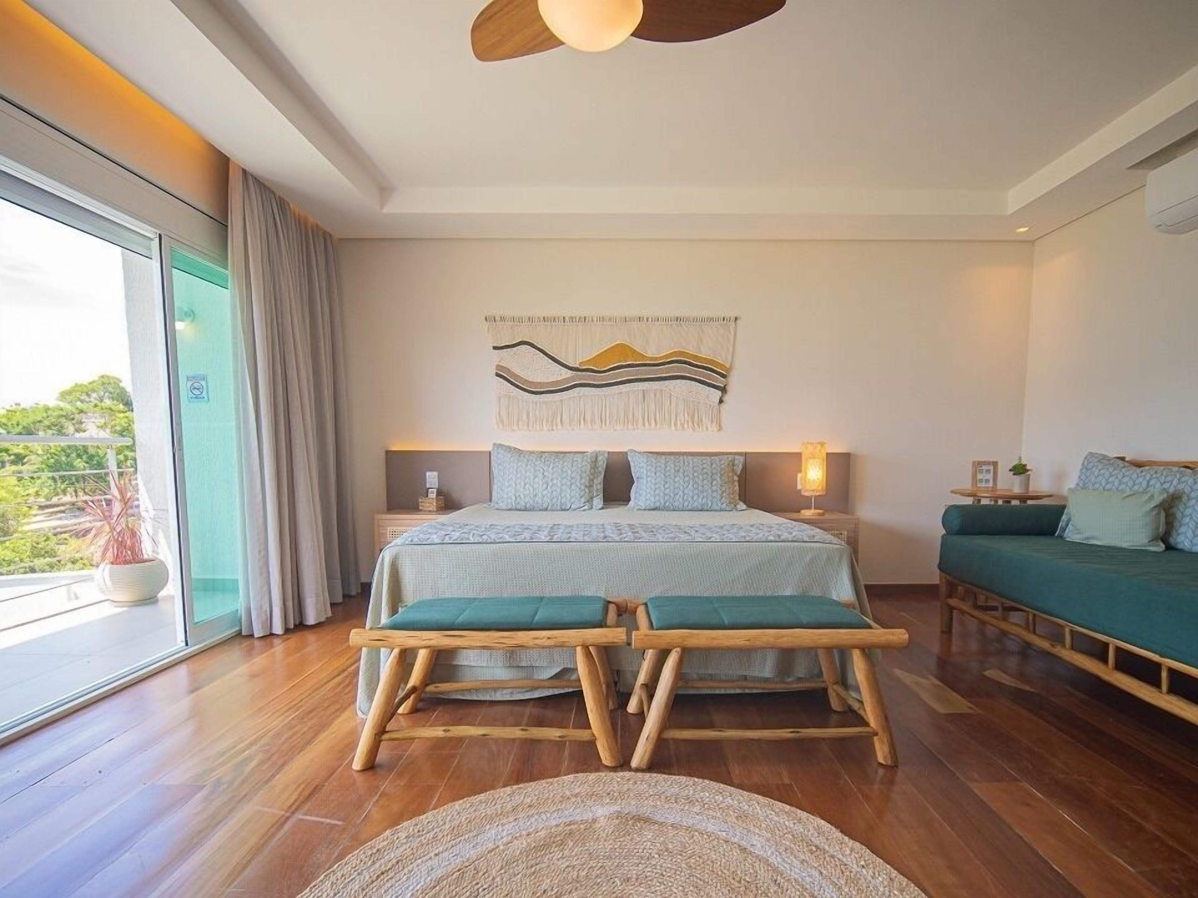 Minibar, in-room safe, free WiFi, bed sheets