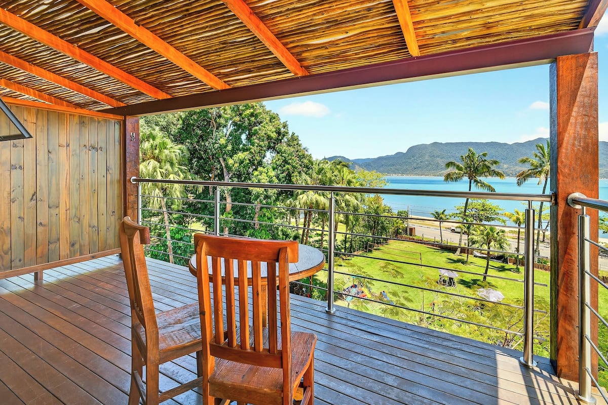 Suite Deluxe Plus com Hidromassagem | Minibar, pengeskab på værelset, gratis Wi-Fi, sengetøj