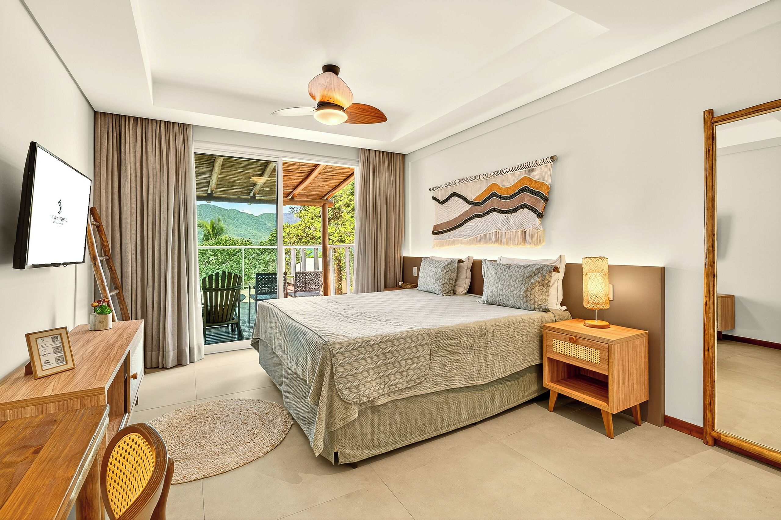 Minibar, in-room safe, free WiFi, bed sheets