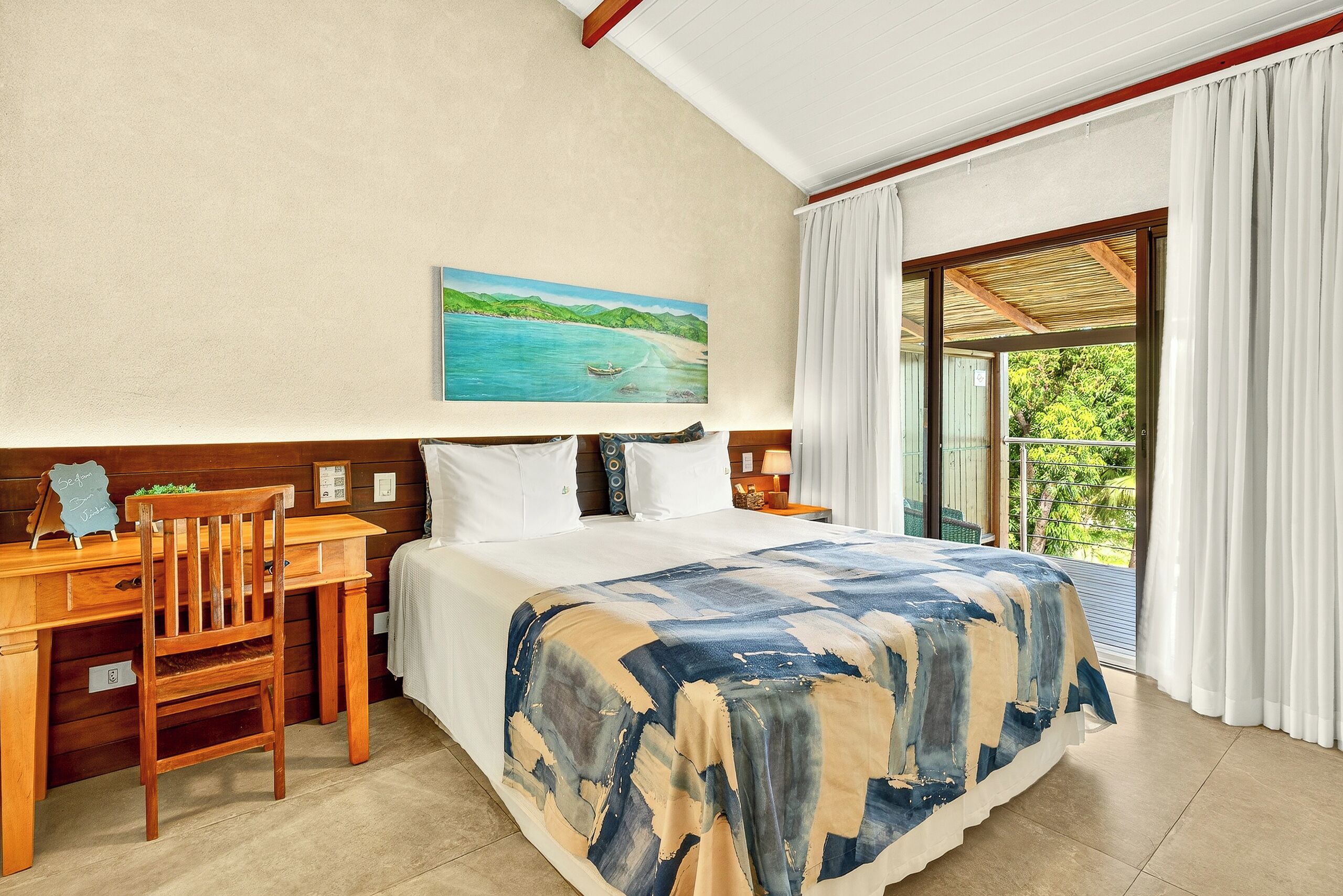 Minibar, in-room safe, free WiFi, bed sheets