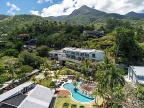 A resort with a swimming pool, multiple buildings, and lush greenery. - Velas do Engenho Hotels and Events (Ilhabela)