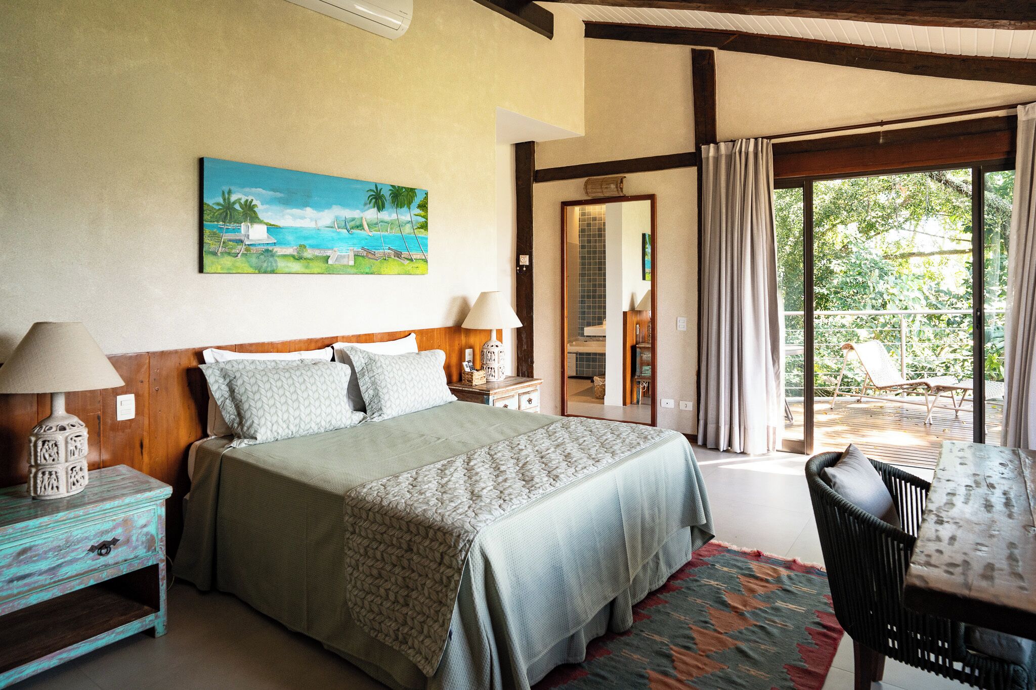 Minibar, in-room safe, free WiFi, bed sheets