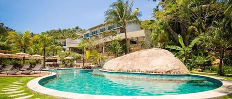 Outdoor pool, pool umbrellas, sun loungers