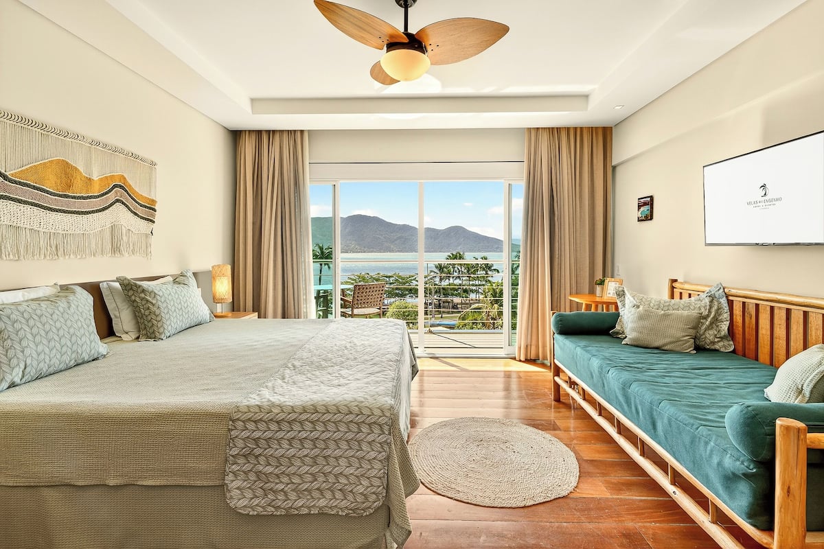 Superior-værelse til 3 personer - terrasse | Minibar, pengeskab på værelset, gratis Wi-Fi, sengetøj