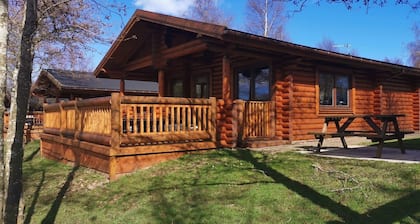Starlight Log Cabin - With Hot Tub and Lake View