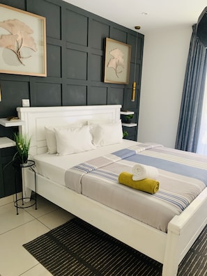 1 bedroom, bed sheets